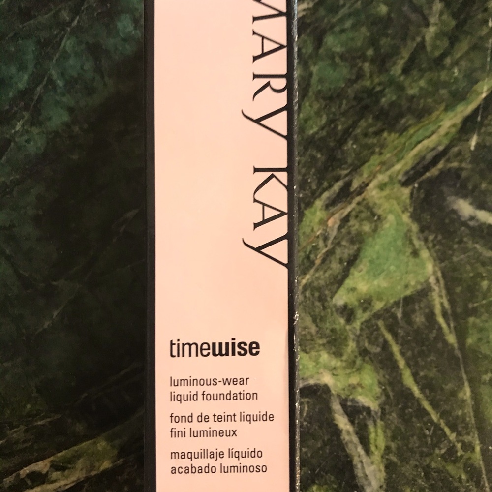 Mary Kay TimeWise liquid foundation in Beige 2